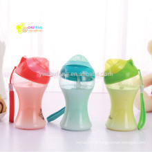 O logotipo do OEM BPA livra Crianças que bebem o copo com a garrafa de água portátil da palha